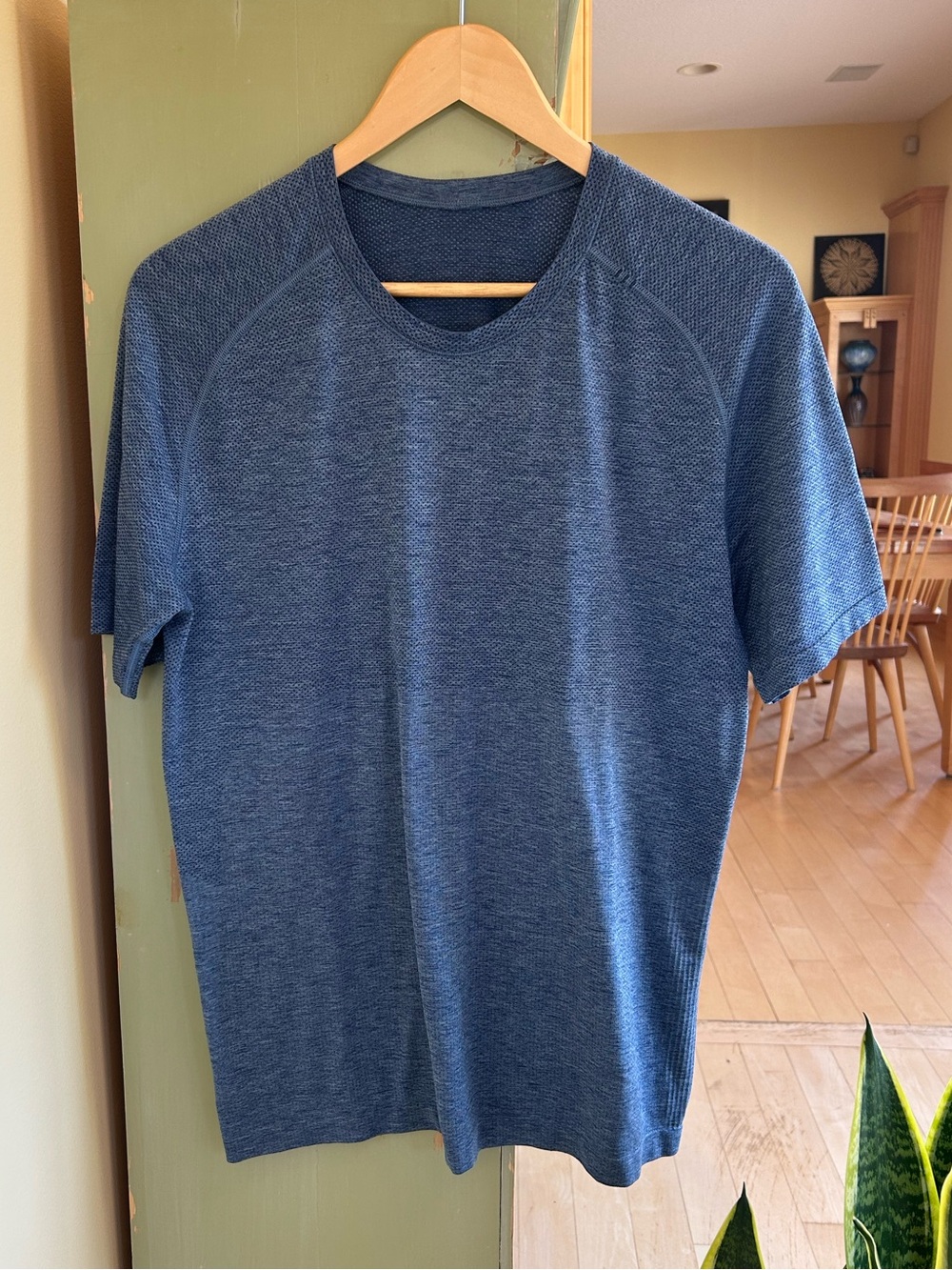 Lululemon Men’s Activewear Performance T-Shirt Heather Blue Size Medium